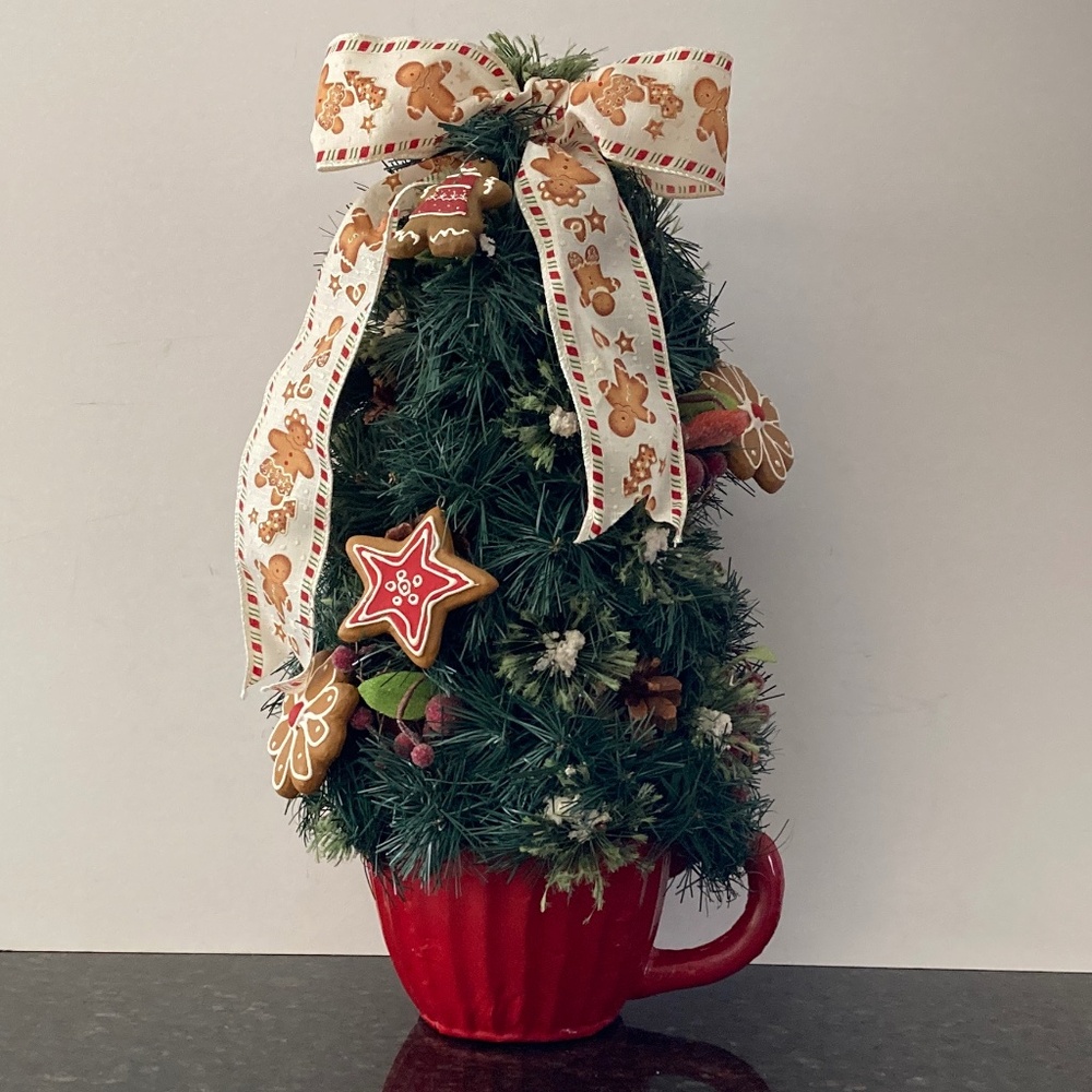 Gingerbread Tree by Valerie/Red Mug/Gingerbread Ribbon & Cookies